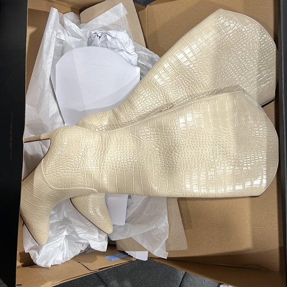 Boots - Picture 3 of 5